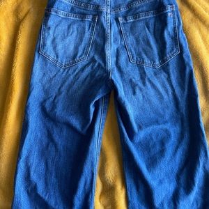Madewell size 23 jeans . Worn only once by my 12 year old. Excellent condition